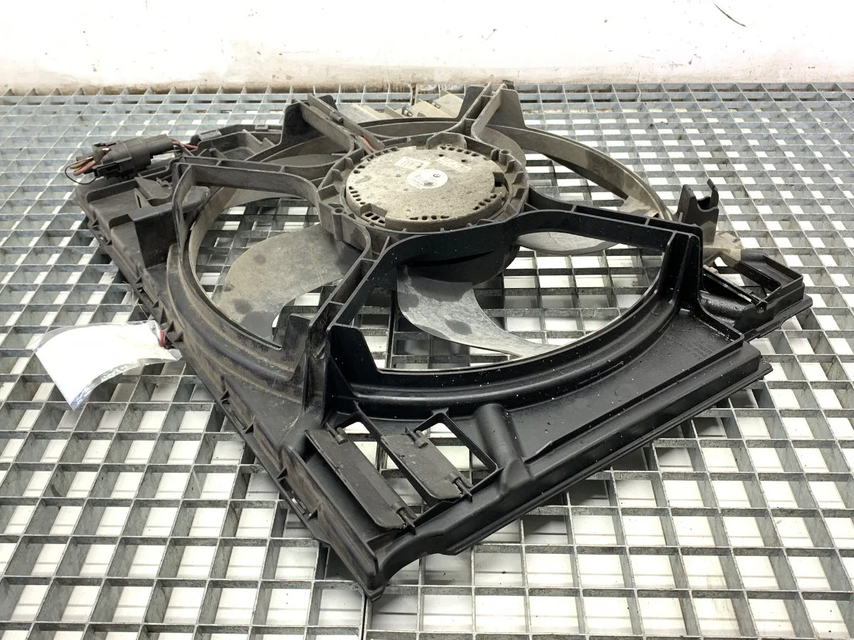 Jäähdyttimen tuuletin BMW E61 2.0 177hv image 4