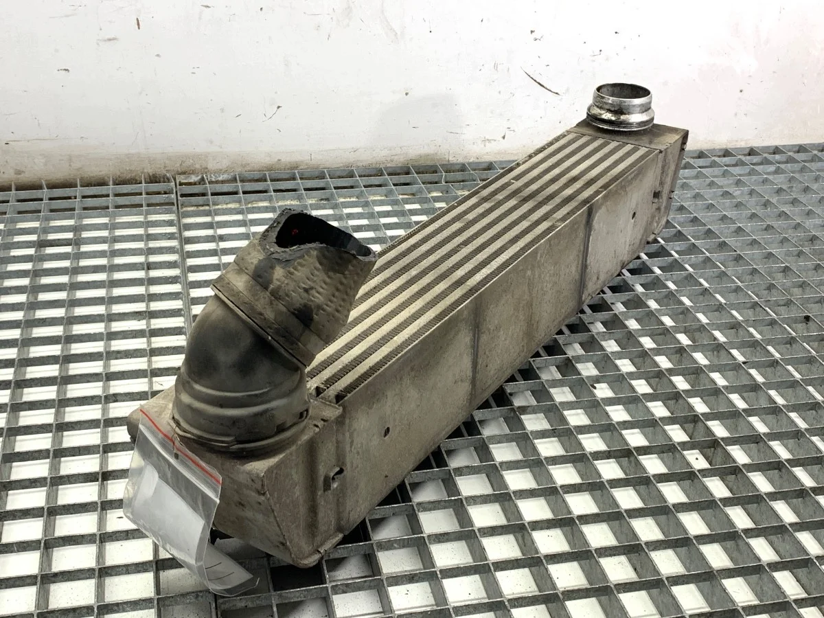 Intercooler BMW E61 7795823 Usado image 3