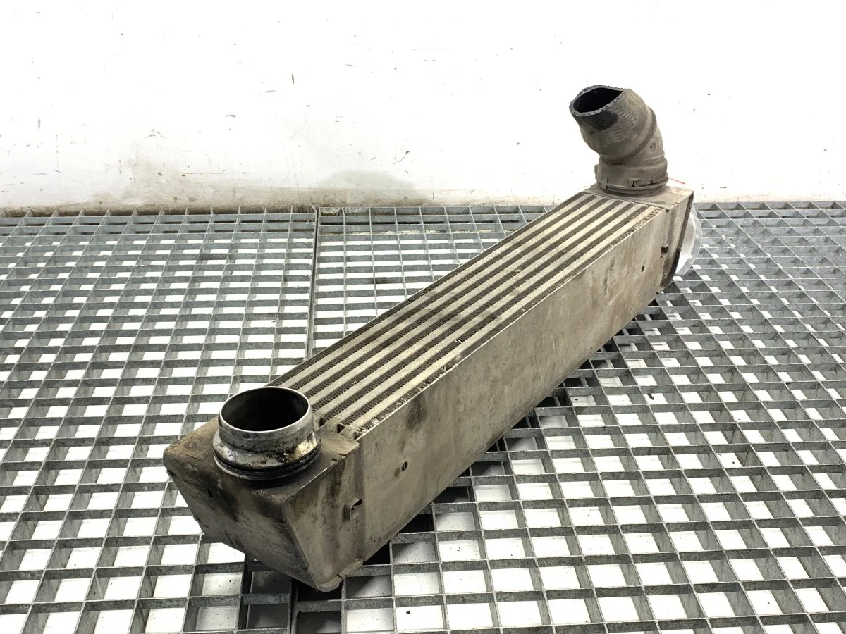 Intercooler BMW E61 7795823 Usado image 4