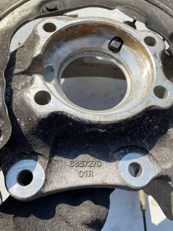 Takapyörän napa oikea BMW 6 G32 GT
