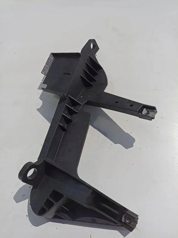 Supporto Faro Destro BMW E83 X3 - Usato image 3