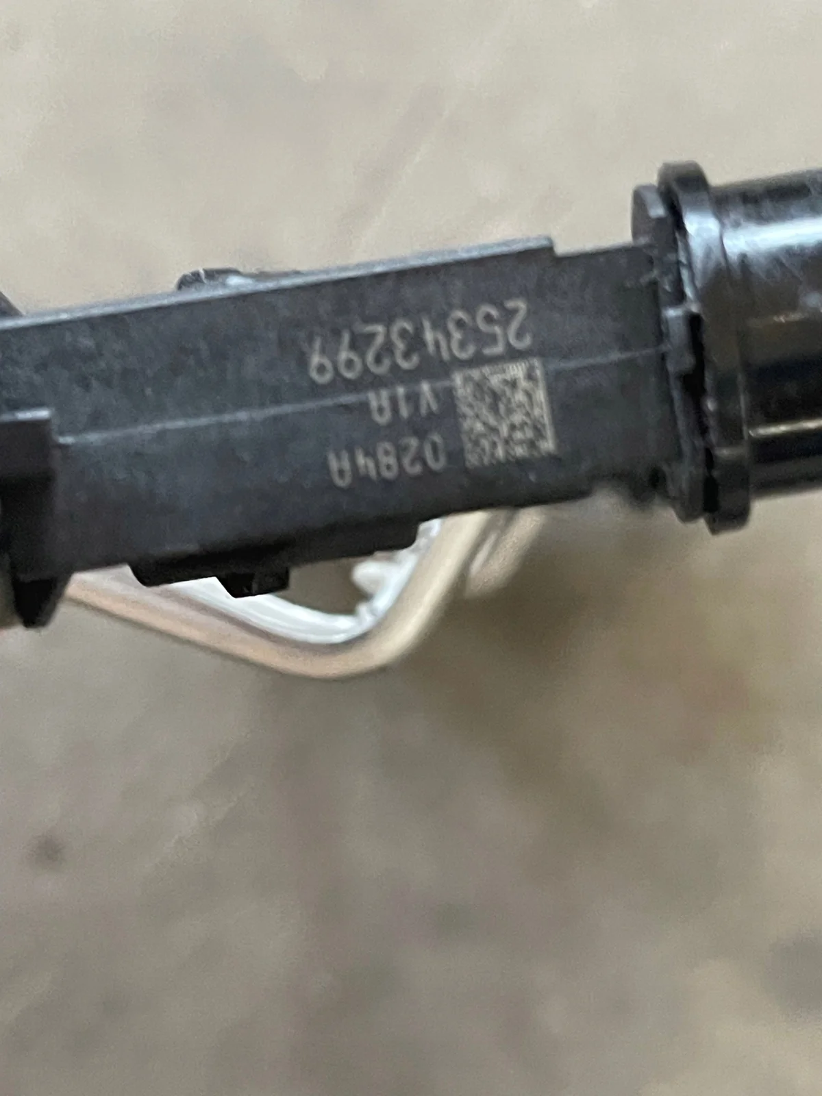 Opel polttoainekiskon suutin 25343299