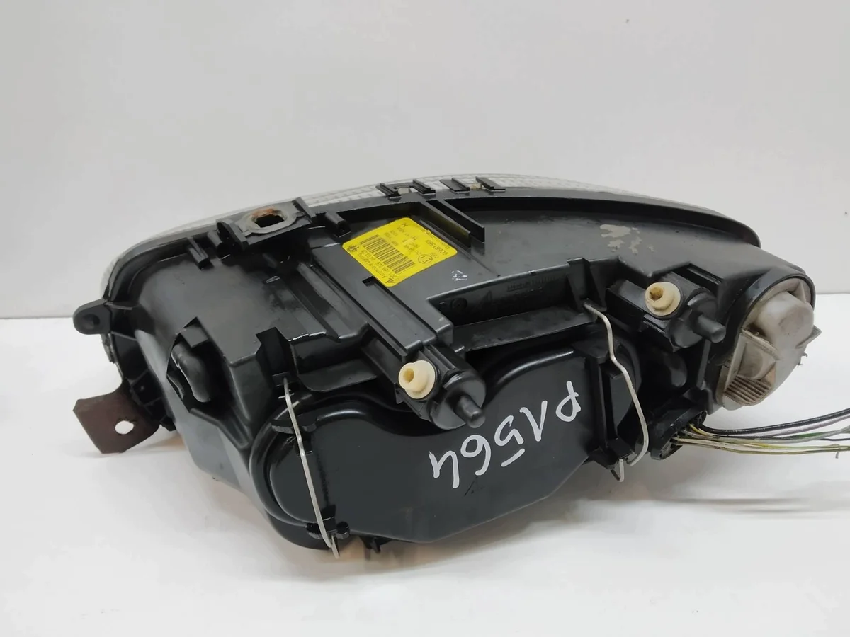 Strålkastare höger Alfa Romeo GT 60681583