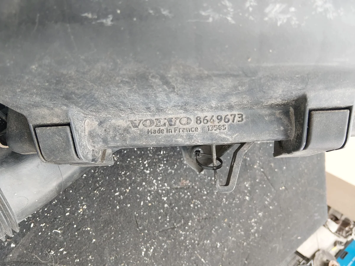 Luftfilterhus Volvo XC70 I 2.4 B 8649673 image 3