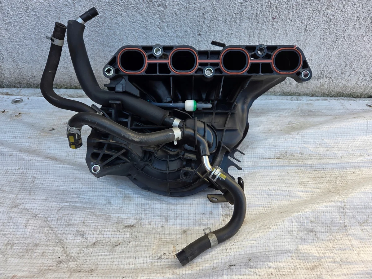 Used Intake Manifold for Kia Ceed III image 4