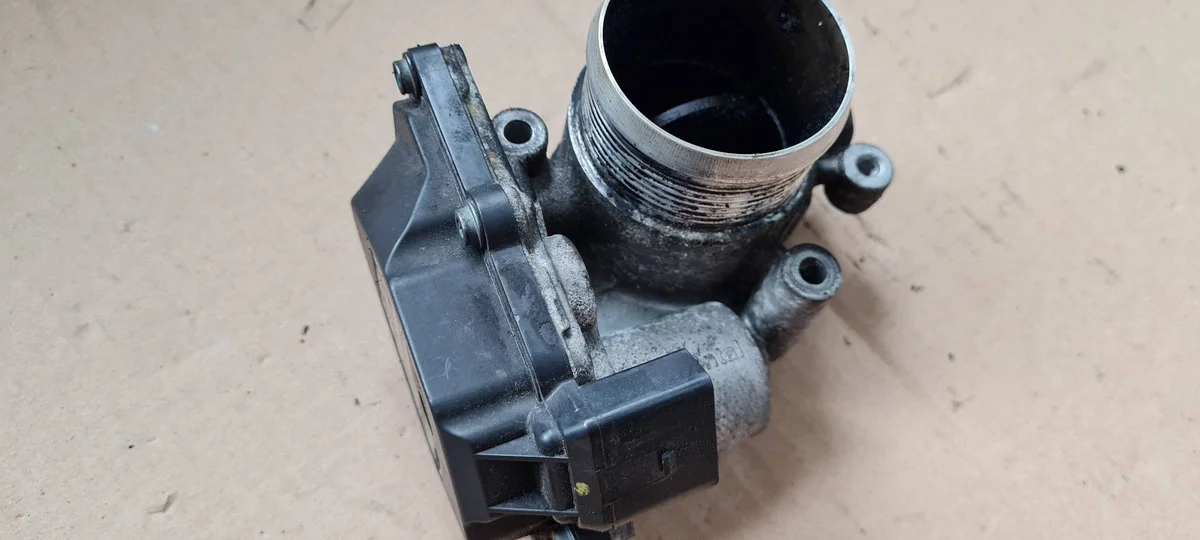 Gasklephuis Audi 2.0 TDI 03L128063D image 3