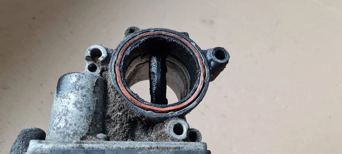 Gasklephuis Audi 2.0 TDI 03L128063D image 7