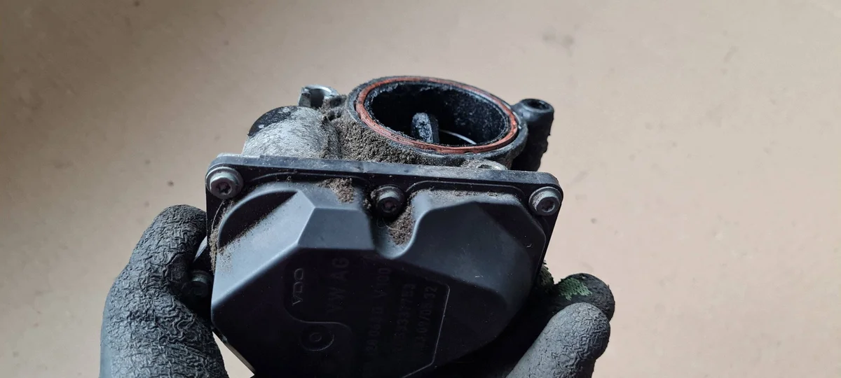 Gasklephuis Audi 2.0 TDI 03L128063D image 8