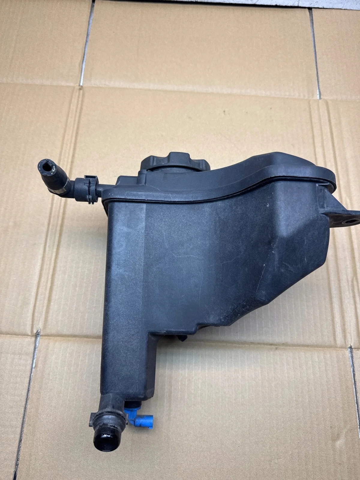 BMW E87 E90 E91 120D 2.0D réservoir 7121762 image 3
