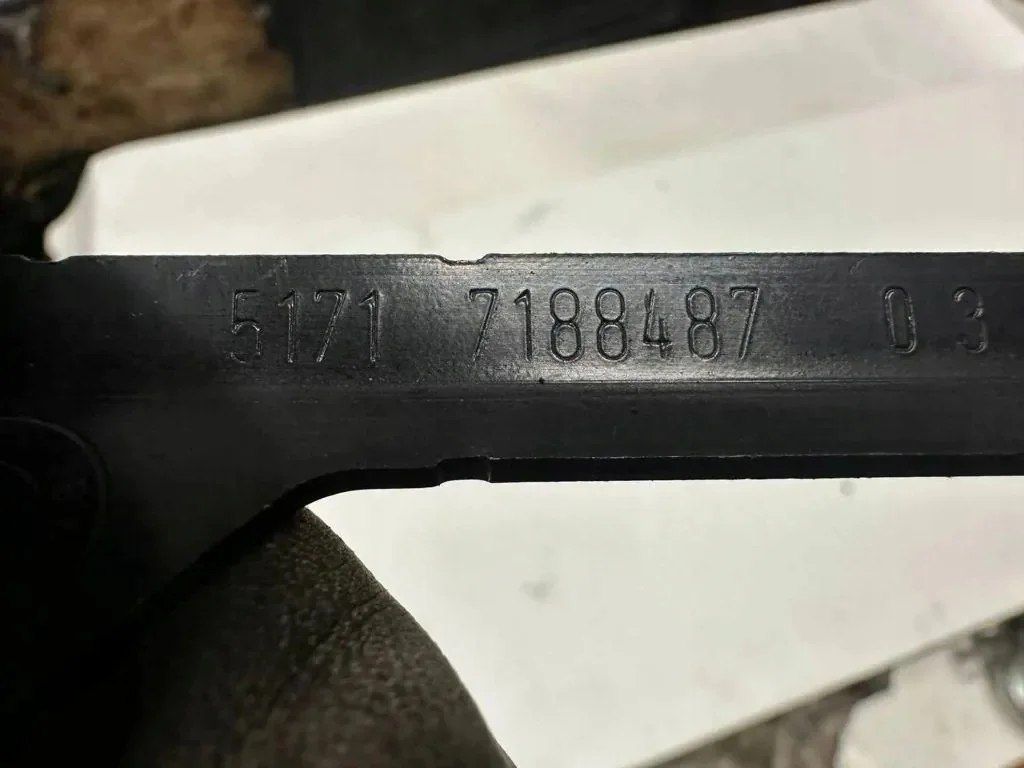 BMW 4 F32 F33 Batteriehalterung 7188487 image 3
