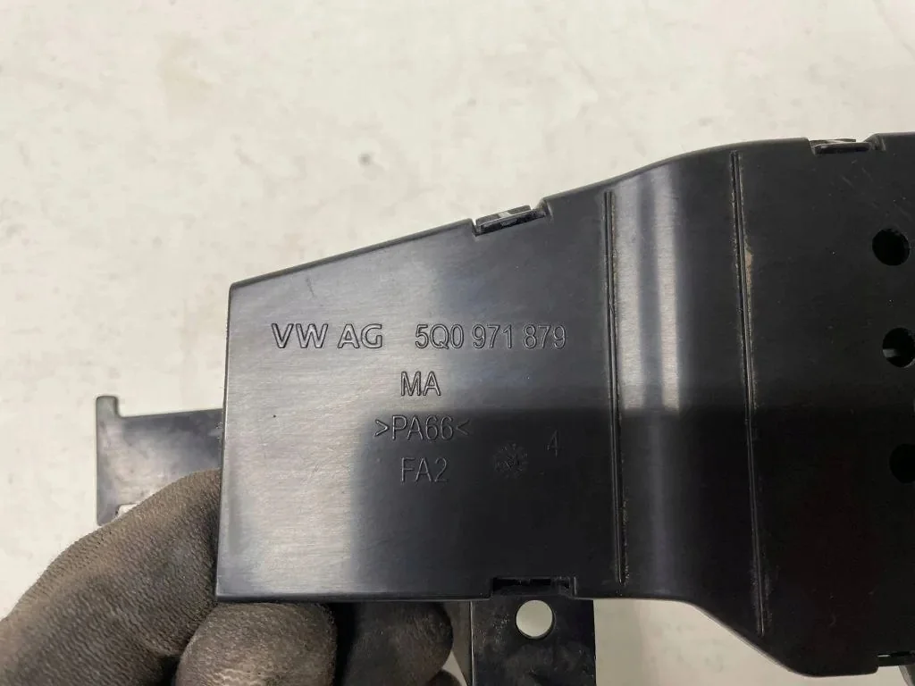 Seat Leon 2014 5F 5Q0971879 Parte Motor image 4