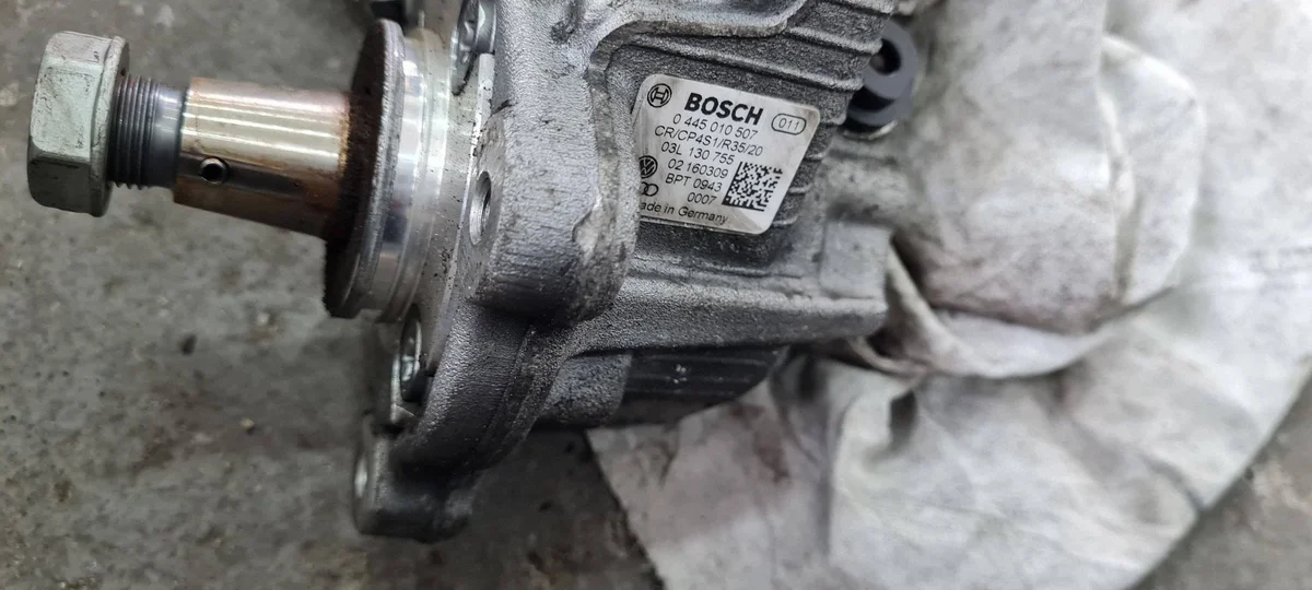 Pompe à injection Audi 2.0 TDI 03L130755 image 3
