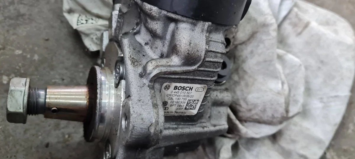 Pompe à injection Audi 2.0 TDI 03L130755 image 4