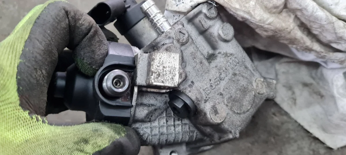 Pompe à injection Audi 2.0 TDI 03L130755 image 6