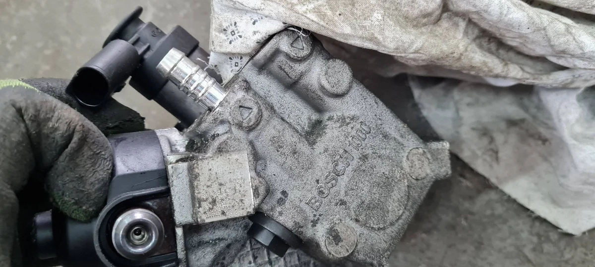 Pompe à injection Audi 2.0 TDI 03L130755 image 7