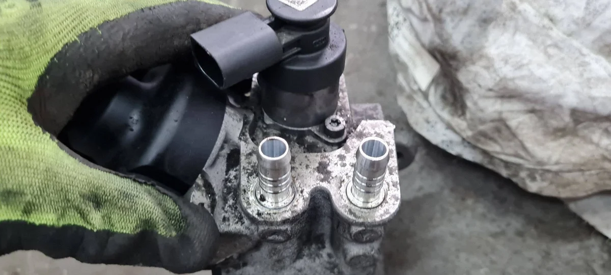 Pompe à injection Audi 2.0 TDI 03L130755 image 8