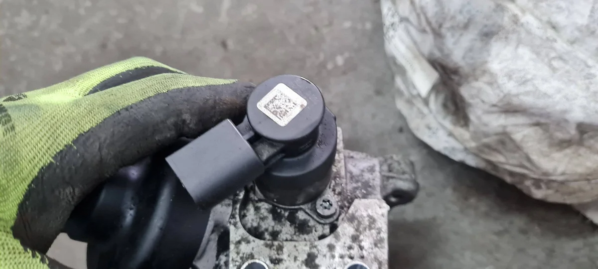 Pompe à injection Audi 2.0 TDI 03L130755 image 9
