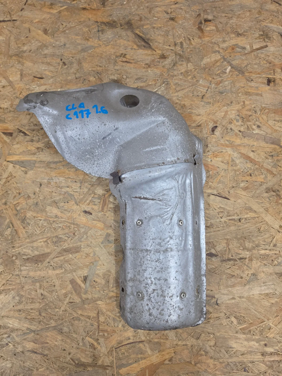 MERCEDES CLA W117 1.6 Hitzeschutzblech A2701420920
