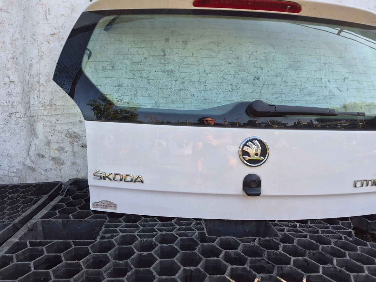 Takaluukun kansi Skoda Octavia 3 HB
