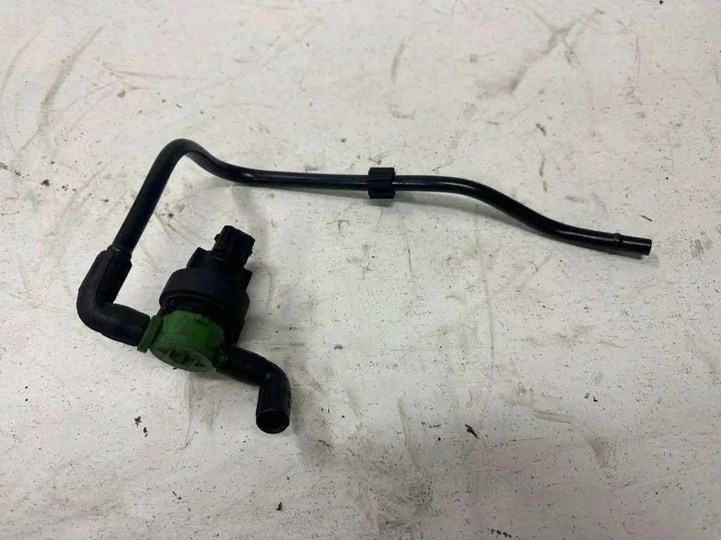 Électrovanne carburant Mercedes 0004708793