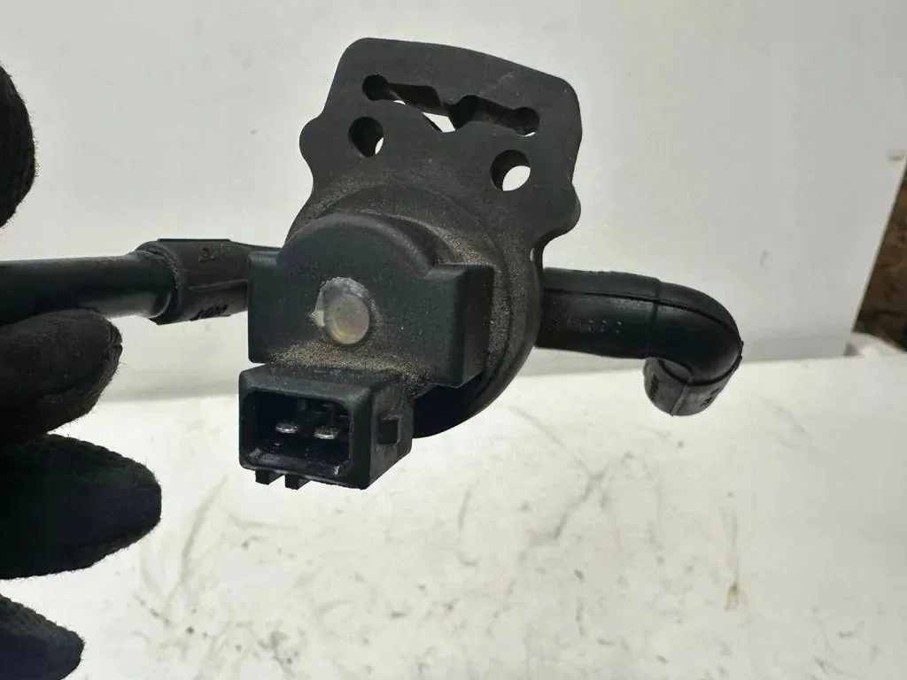 Électrovanne carburant Mercedes 0004708793 image 3
