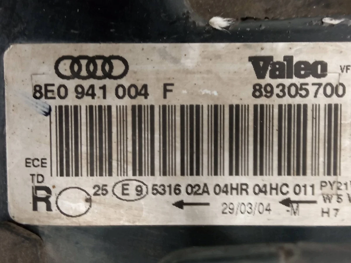 Strålkastare Höger Audi A4 B6 (2000-2006)