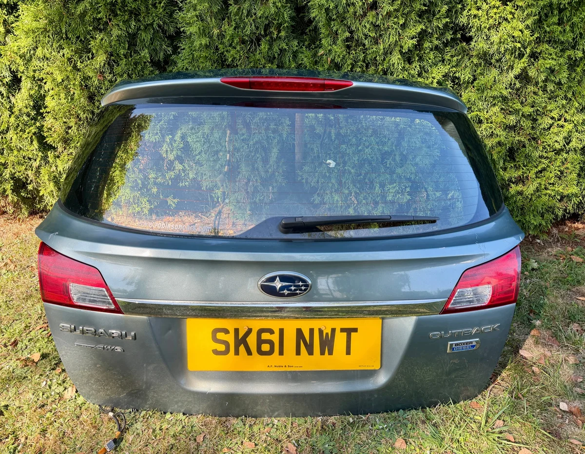 Subaru Outback IV takaluukku käytetty