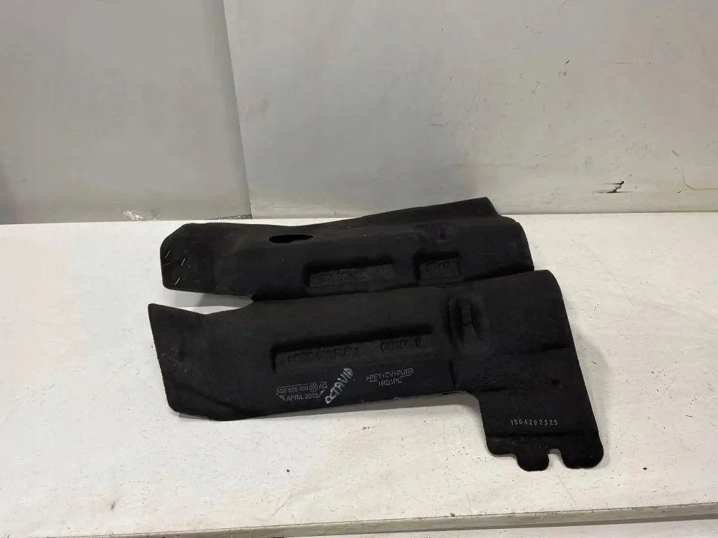 Skoda Octavia III Engine Compartment Part 5Q0825469 image 4