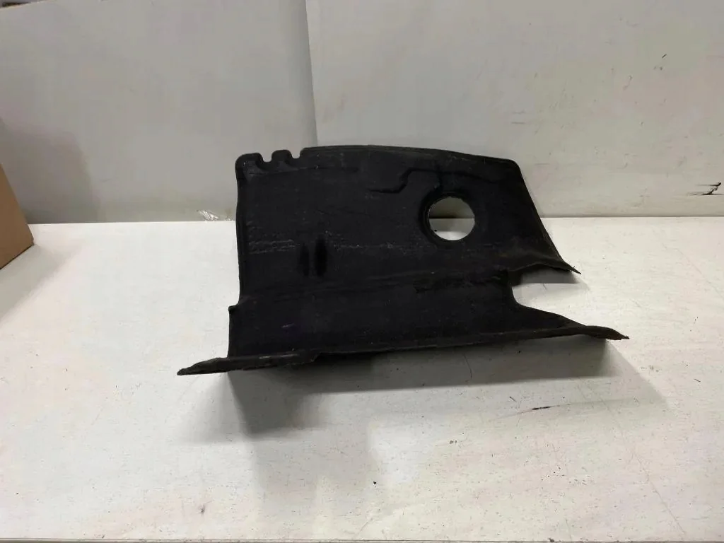 Skoda Octavia III Engine Compartment Part 5Q0825469 image 6