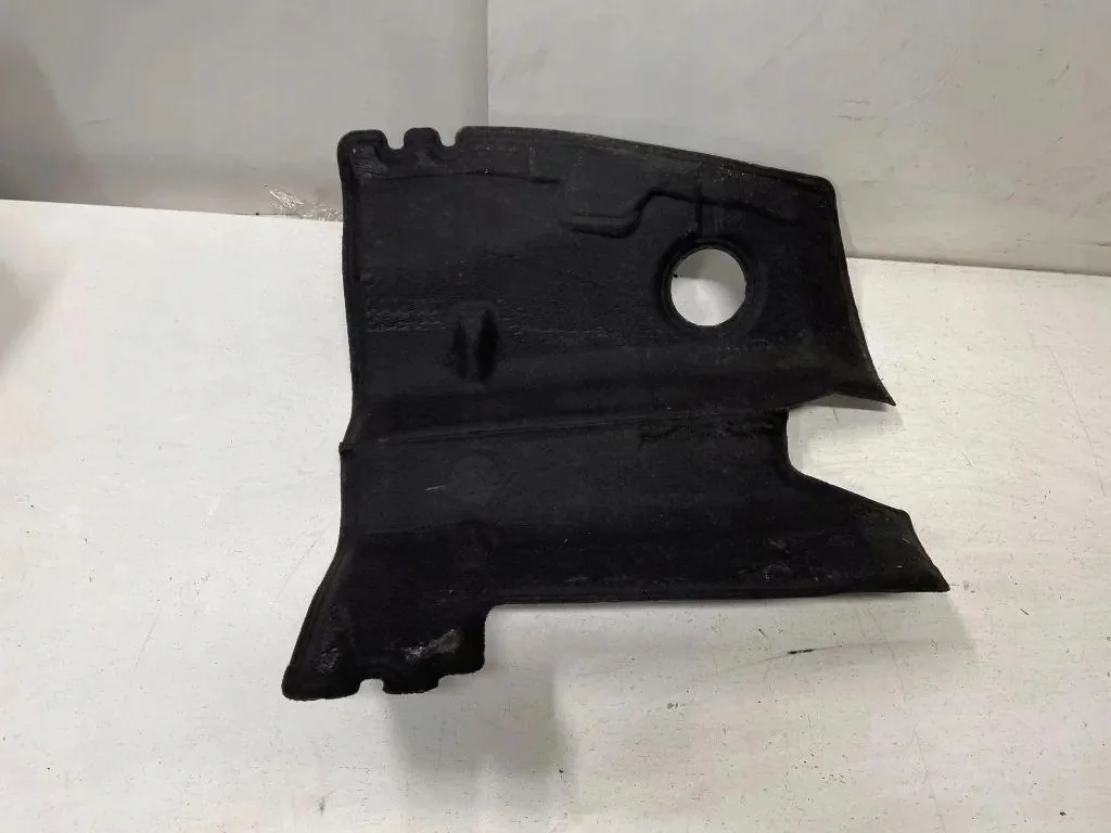 Skoda Octavia III Engine Compartment Part 5Q0825469 image 7