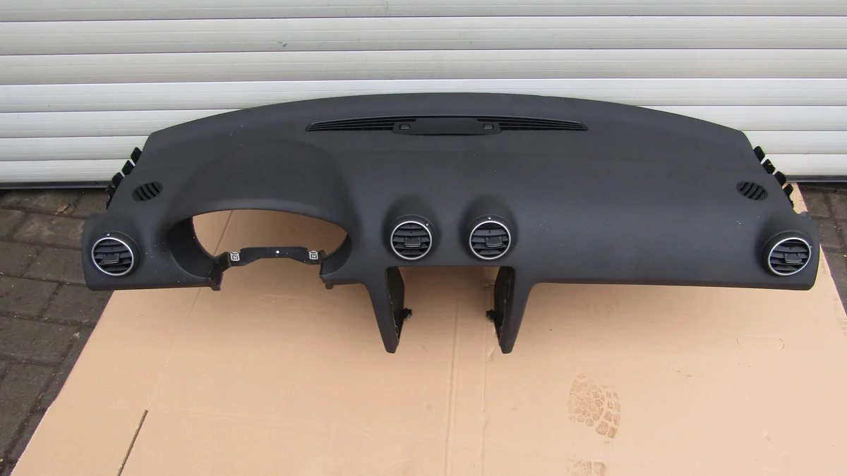 Audi A3 8P LIFT Instrumentbräda Original