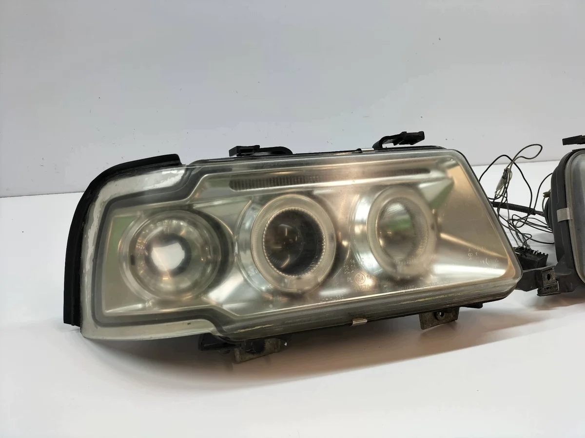 Audi 80 B4 Strålkastare V+H Begagnad