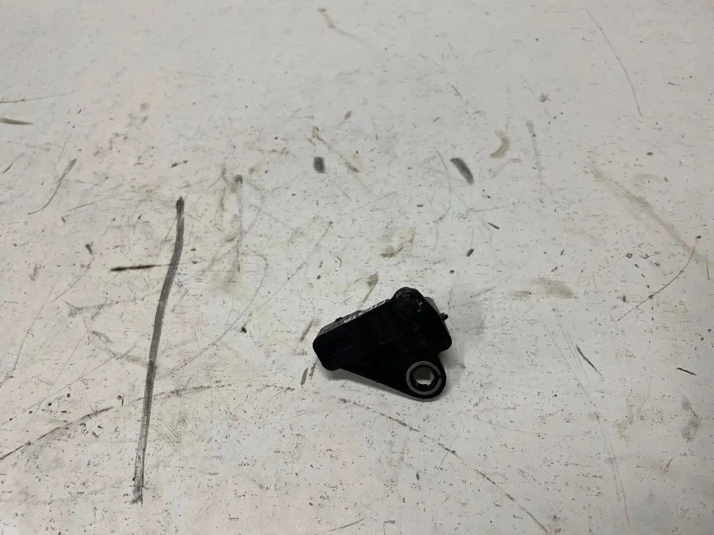 Used Crankshaft Position Sensor Ford 1828951 image 3
