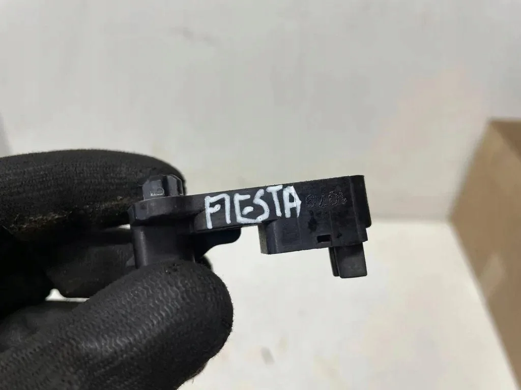 Used Crankshaft Position Sensor Ford 1828951 image 4