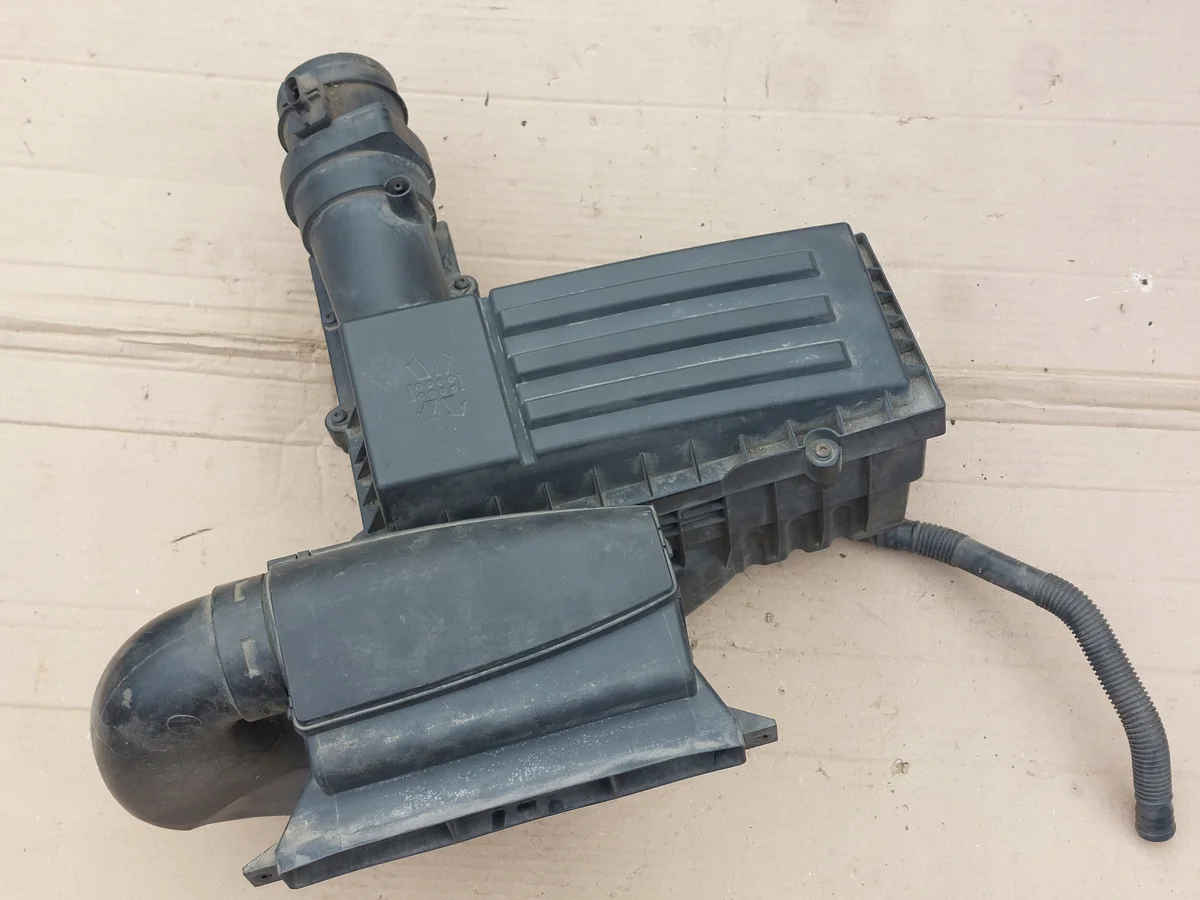Carcasa Filtro Aire VW Passat B7 2.0 TDI
