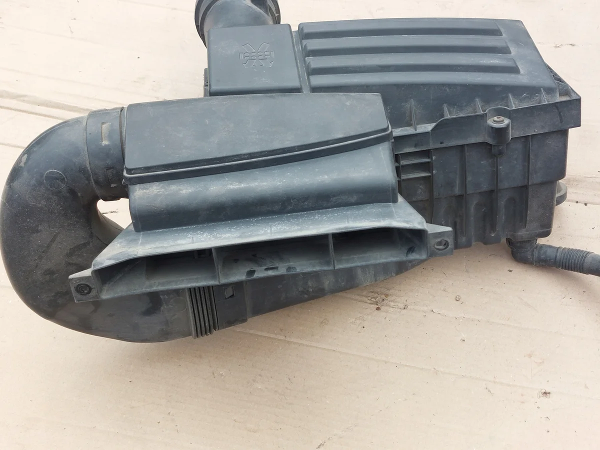 Ilmansuodattimen kotelo VW Passat B7 2.0 TDI