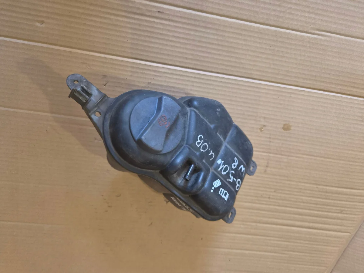 VW Passat B5 4.0 W8 expansionskärl