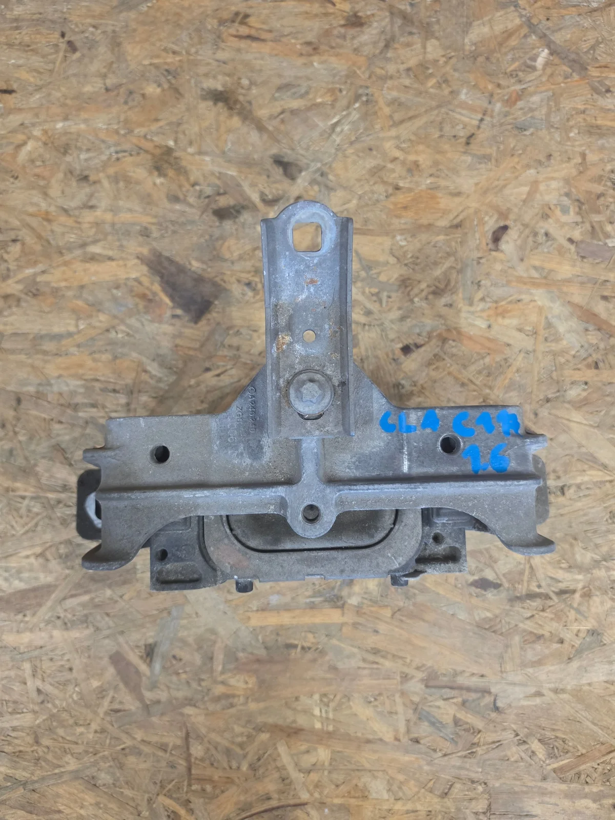 Motorfäste Mercedes CLA W117 1.6 A2462402517
