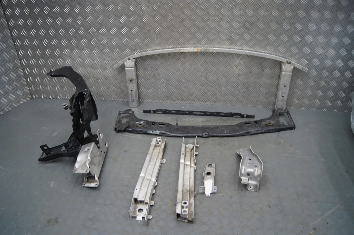 BMW F45 218i etupuskurin palkki OEM 7302532