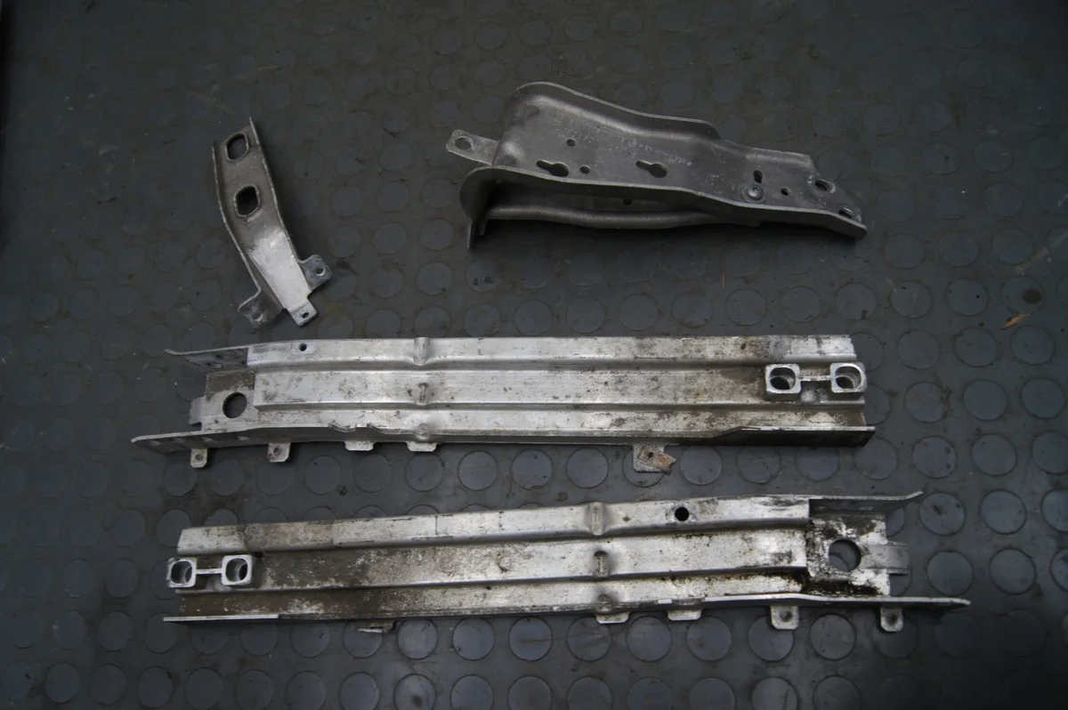 BMW F45 218i etupuskurin palkki OEM 7302532