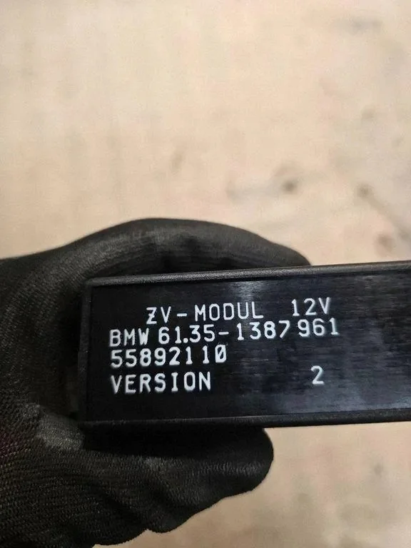 BMW 3 E36 Keskuslukituksen ohjain 61351387961