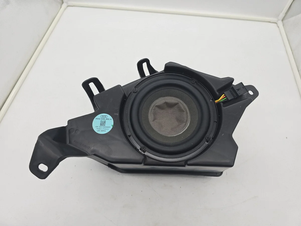 Subwoofer Audi A5 8W2035382A Usado