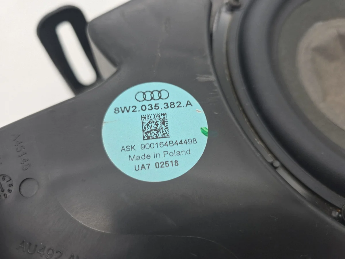 Subwoofer Audi A5 8W2035382A Usado