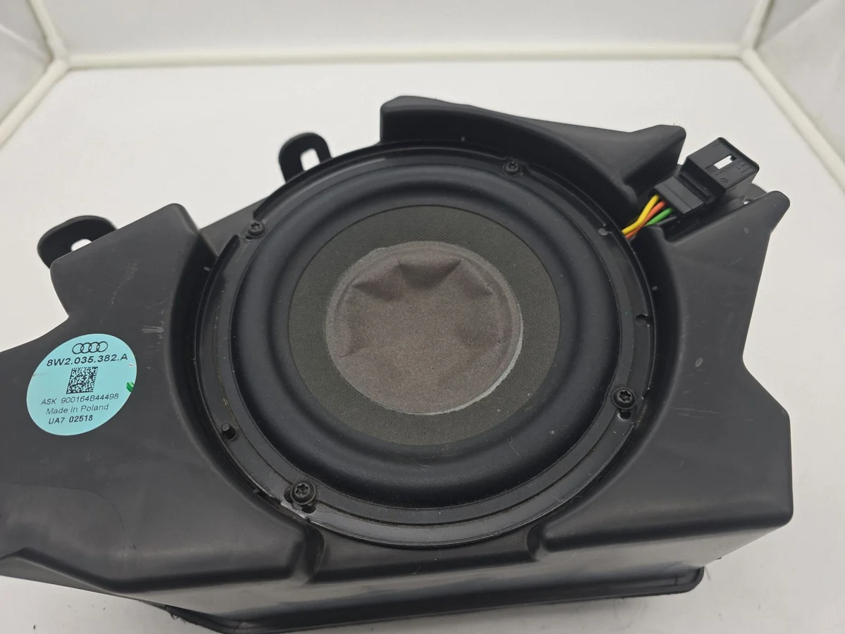 Subwoofer Audi A5 8W2035382A Usado image 3