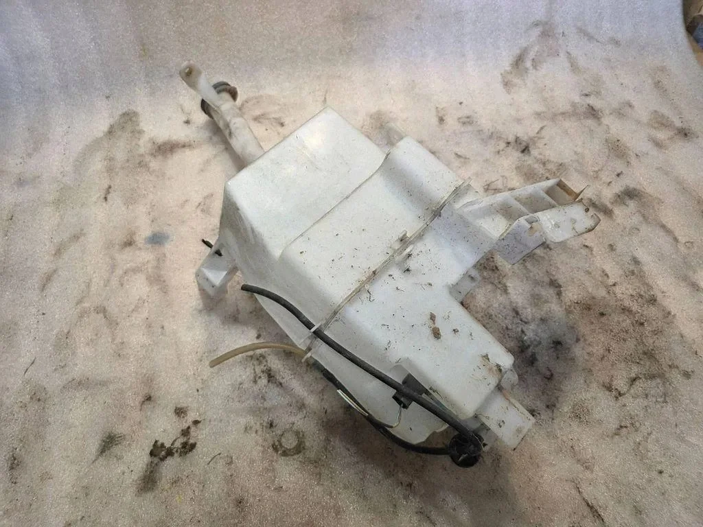 Nissan Leaf Ruitensproeiervloeistof Reservoir Gebruikt