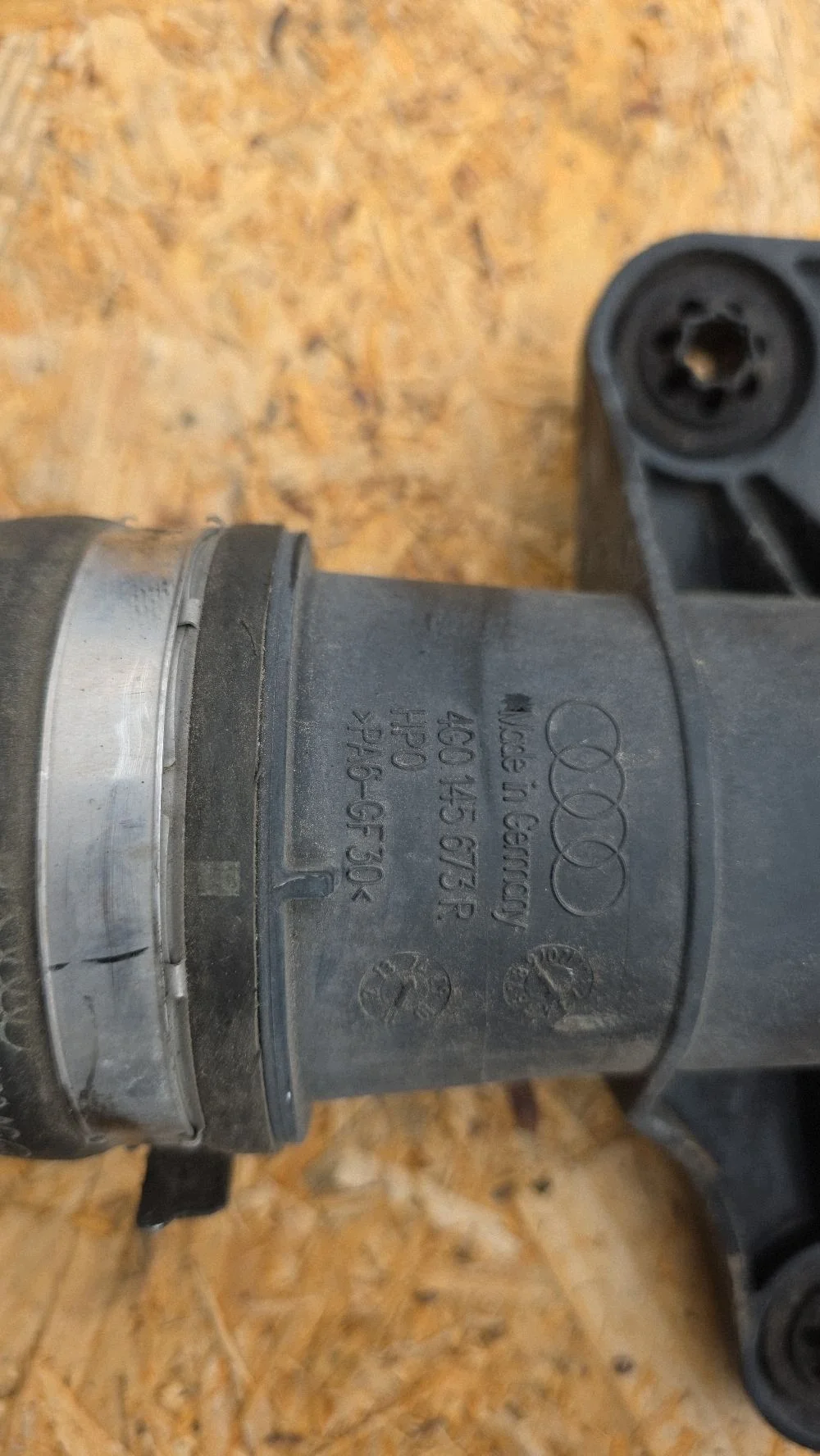 Audi A6 C7 Intercooler Hose 4G0145673P image 7