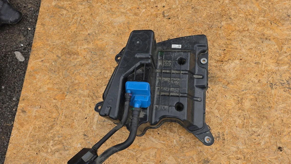 Audi 8W0131969J réservoir AdBlue image 6