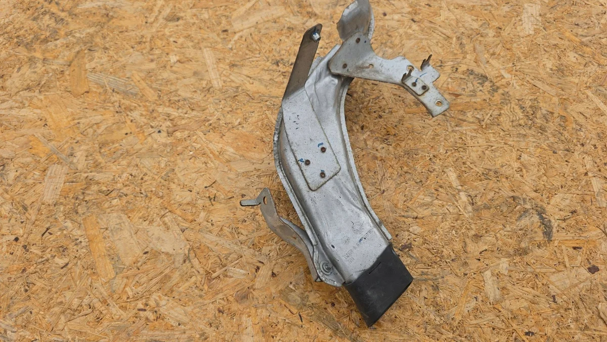 Pièces compartiment moteur BMW X1 F48 8617349