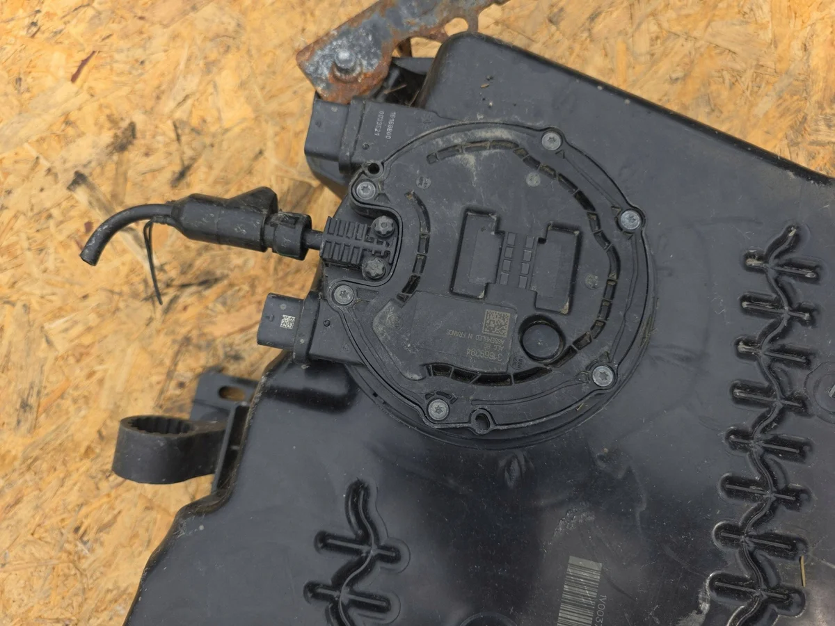 Volvo AdBlue Tank 32242177 Gebruikt image 5