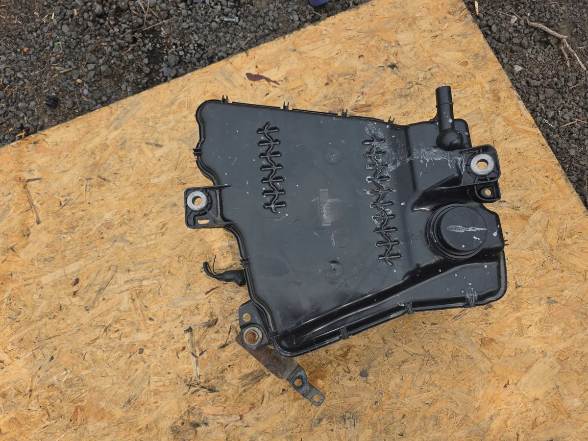 Volvo AdBlue Tank 32242177 Gebruikt image 8